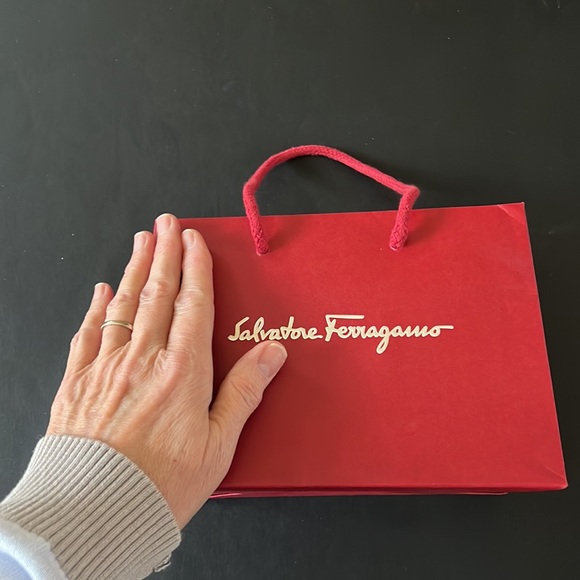 Salvador Ferragamo shopping bag with ribbon - Picture 2 of 4